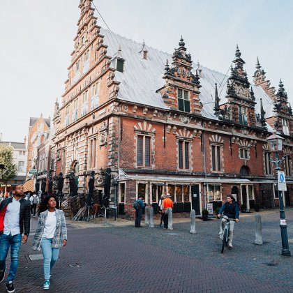 Bezoekers historische binnenstad Haarlem
