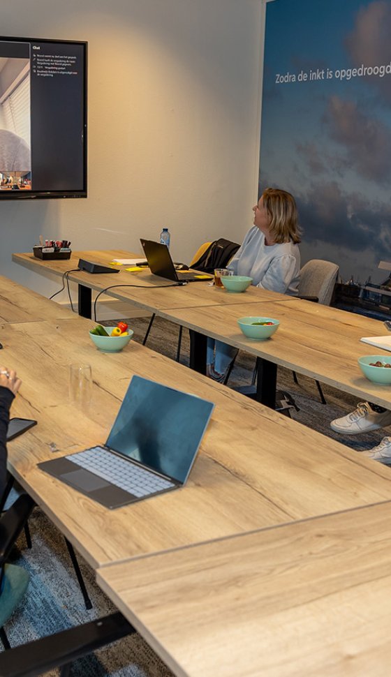 Digitaliseringsversneller Boudewijn op het scherm, Amsterdam & Partners