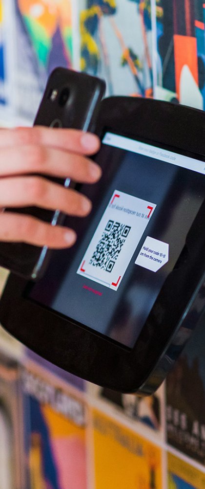 Scannen van QR code voor bezoekers management systeem