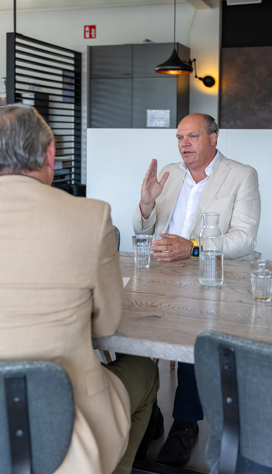 Interview Peter-Willem Burgmans, op de rug Eric Bakermans