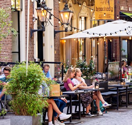 Terrasjes aan de Mariaplaats in Utrecht