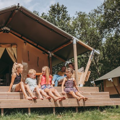 Glamping kindjes bij de tent Heemtuin Muntendam