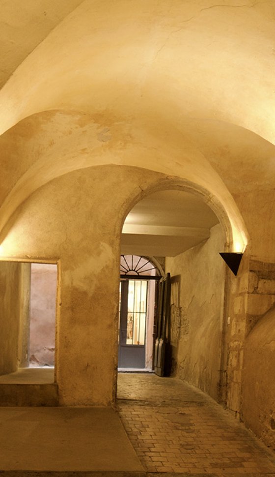 This famous passageway called La longue traboule This traboule is the longest of vieux Lyon, hence its name J. Photos