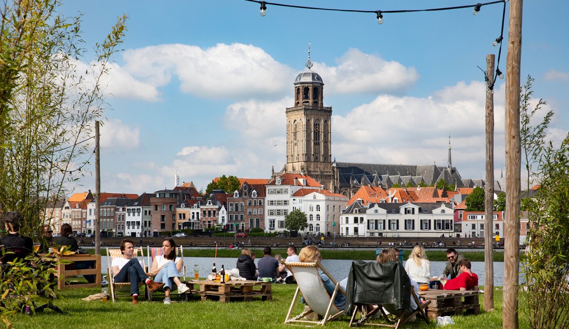 Meadow op het Deventer stadsstrand Meadow op het Deventer stadsstrand
