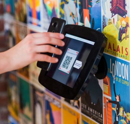 Scannen van QR code voor bezoekers management systeem
